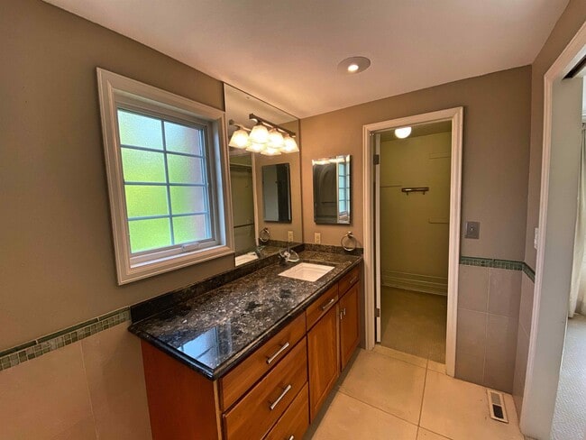 Building Photo - 7446 S Hudson Way