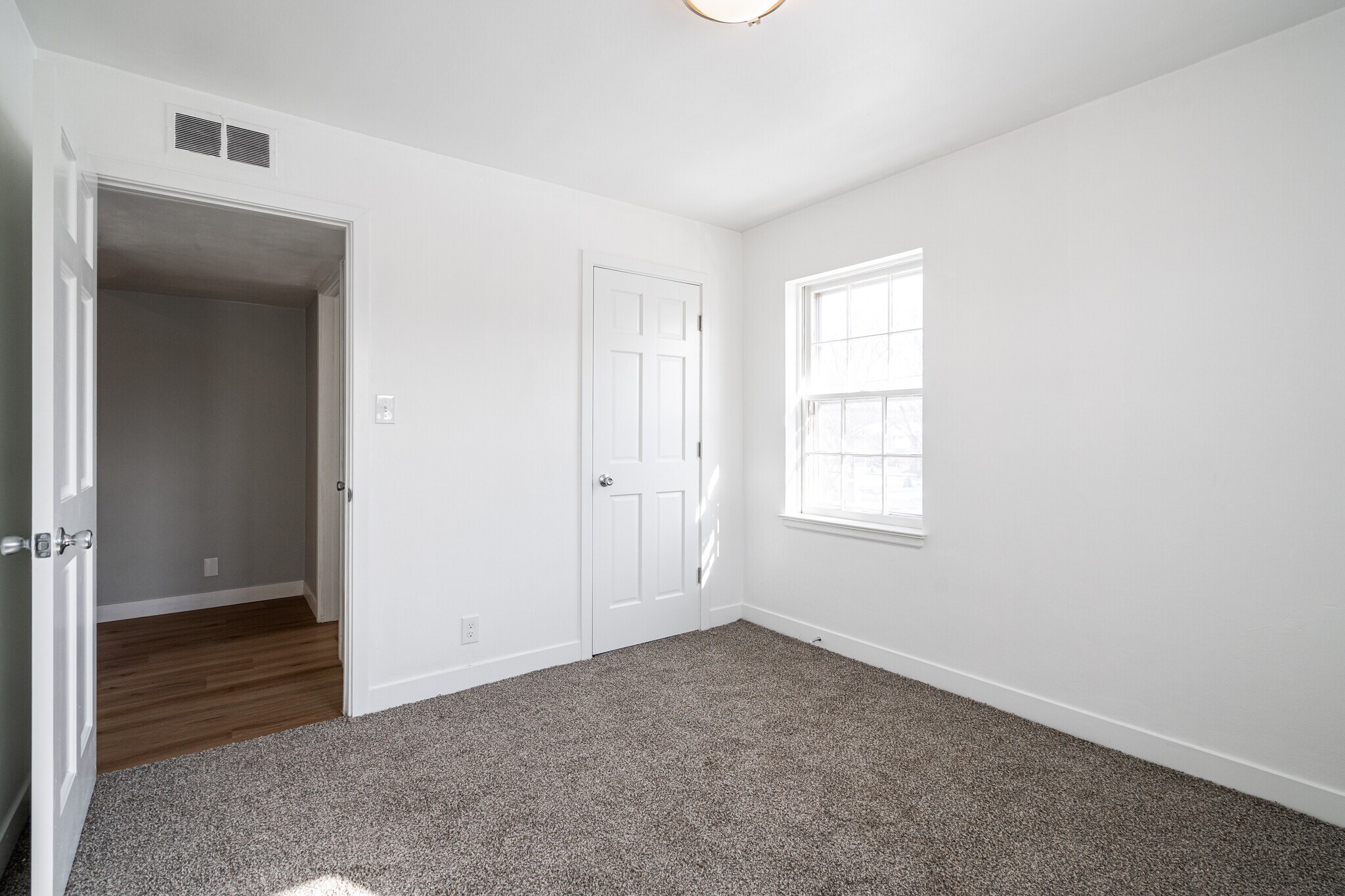 Building Photo - 4304 N Sheffield Ave