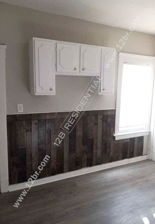 Building Photo - 2-Bedroom Home Near Freeway Access