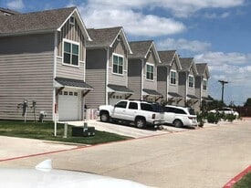 Building Photo - 136 E Maple Ridge Ct