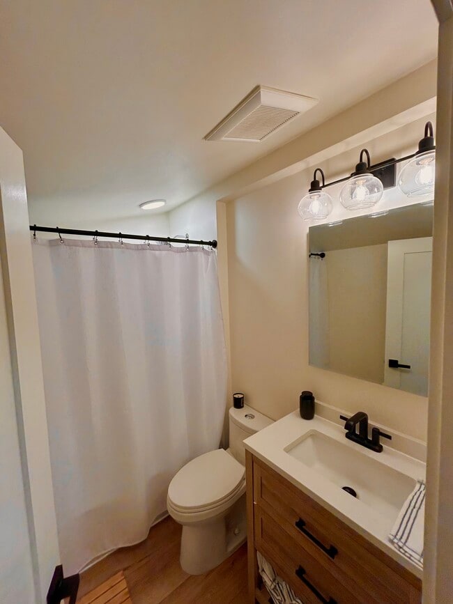 Building Photo - 396 Juniper Dr