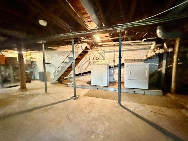 Building Photo - 148 Morrison Ave