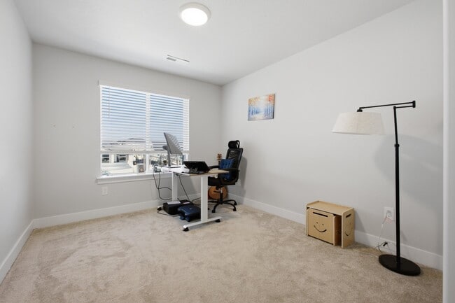 Building Photo - 4633 Sentry Dr