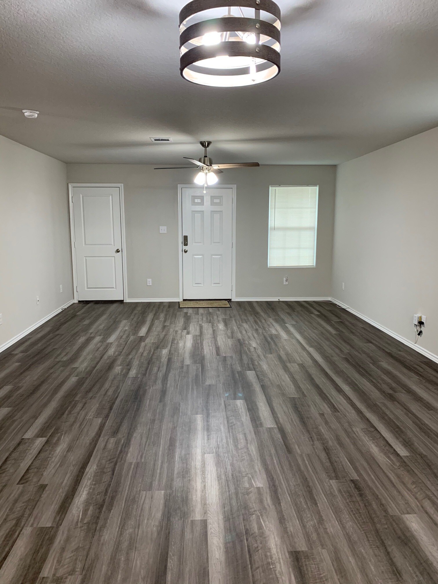 Building Photo - 4114 Mesa Cove