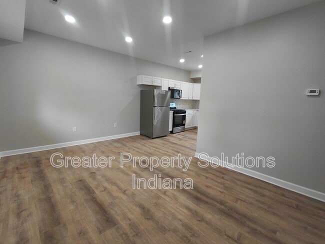 Building Photo - 7018 Chestnut Ave
