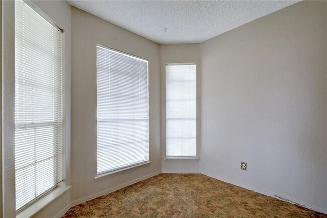 Building Photo - 3916 Stoney Hill
