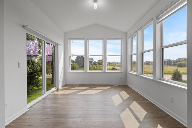 Building Photo - 5898 Urbandale Ct N