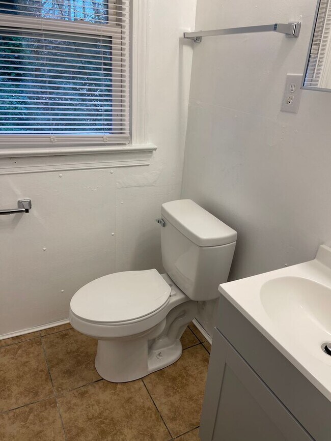 Building Photo - 3bed house in the county! Central all electric hvac, laundry, yard and hardwoods.