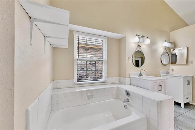 Building Photo - 2426 Sutton Dr