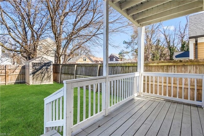 Building Photo - 926 W 26th St