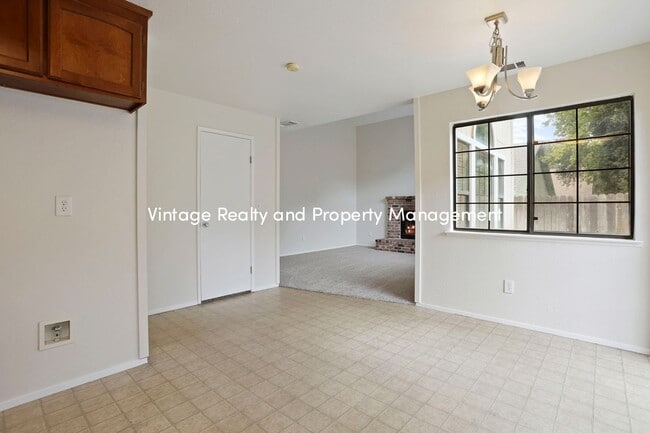 Building Photo - Back On The Rental Market Updated 3 Bedroo...