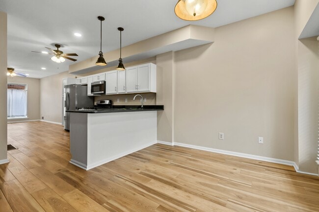 Building Photo - 3313 Hudson St