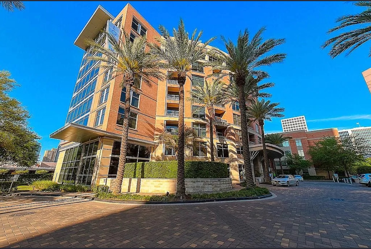 Building Photo - 1901 Post Oak Blvd