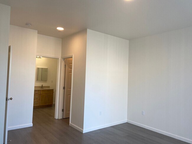 Building Photo - 2406-2408 W Avenue 134th (LO)