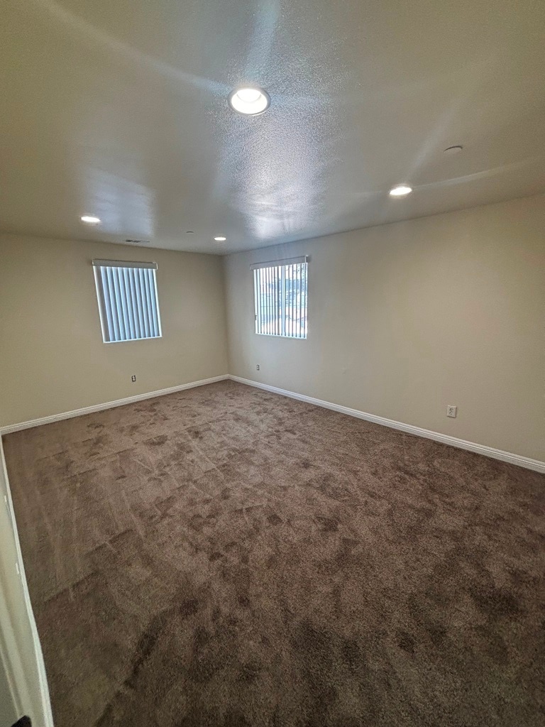 Building Photo - 203 E 109th Pl