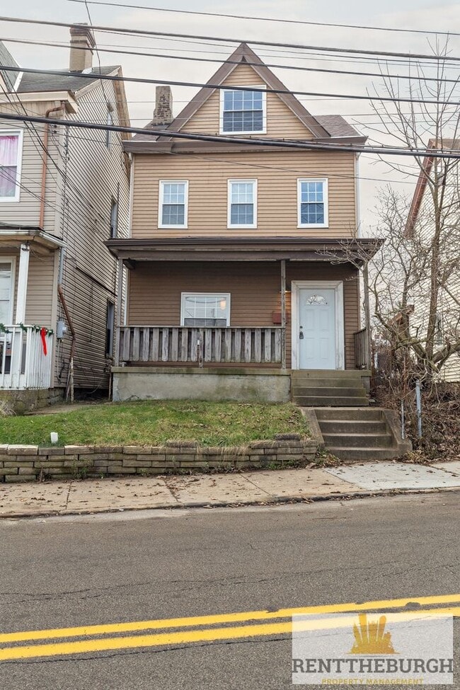 Building Photo - Updated 4BR / 2 Bath Home with off-street parking!