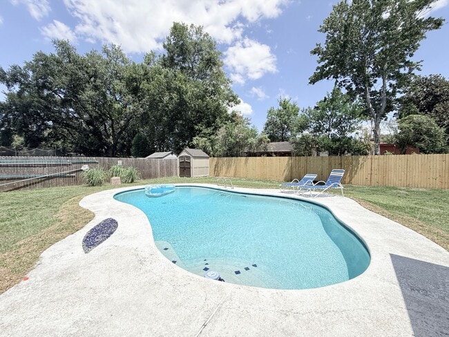 Building Photo - Renovated Pool Home with Private Backyard Oasis