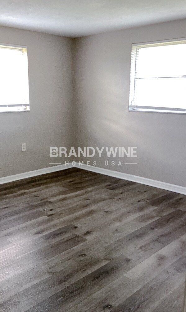 Building Photo - 7317 Oak Crest Dr