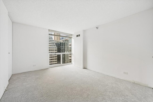 Building Photo - 200 N Dearborn St