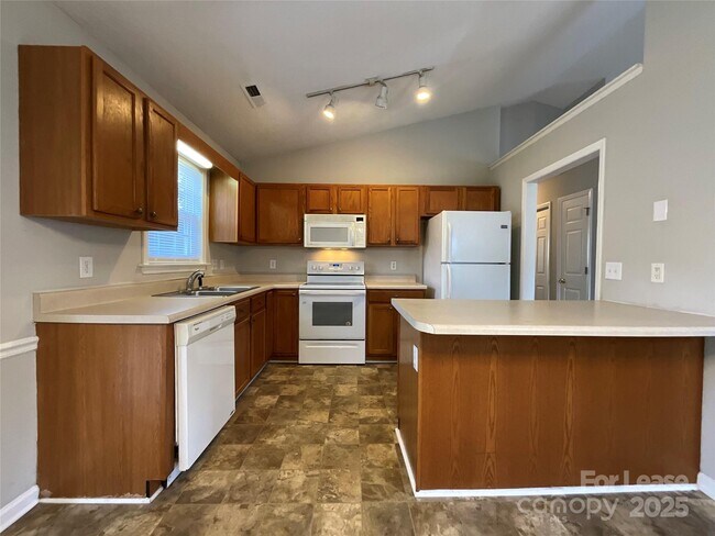 Building Photo - 135 Braeburn Dr