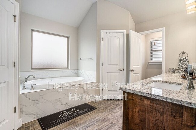 Building Photo - 226 Harp Ave