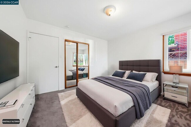 Building Photo - 1930 Sunshine Dr