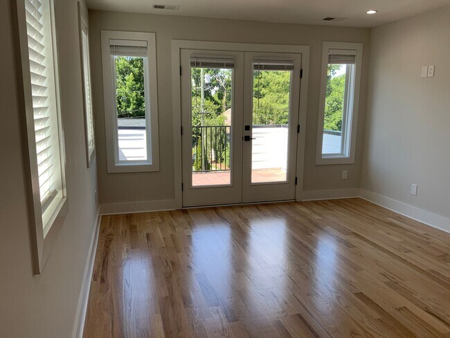 Building Photo - Fabulous Home In West Nashville