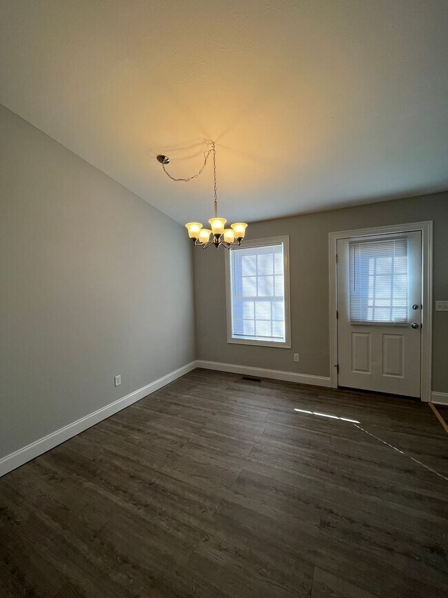 Building Photo - Now Leasing! Move In Ready home with 2 car garage and fenced in backyard!