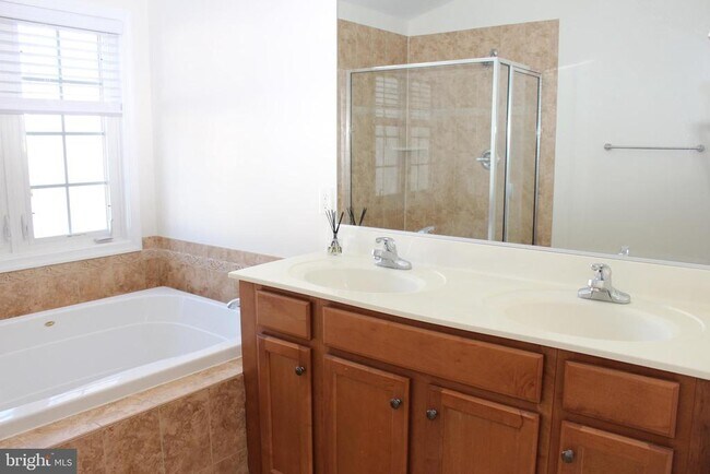 Building Photo - 16382 Gangplank Ln