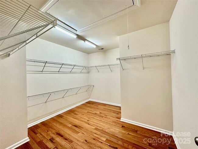 Building Photo - 10932 Burnt Leather Ln