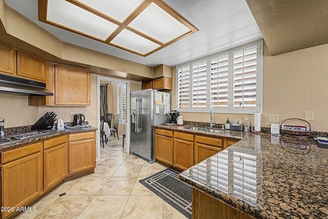 Building Photo - 4106 E Sunnyside Dr