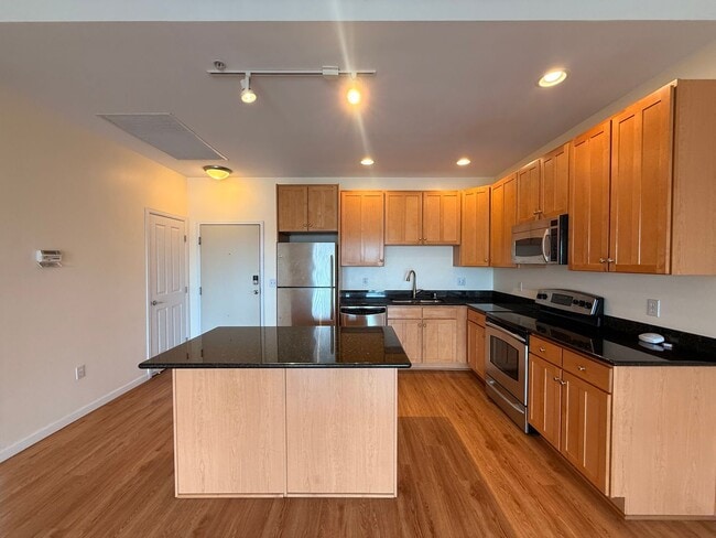 Building Photo - Elevated Urban Living & Comfort in the Heart of Denver