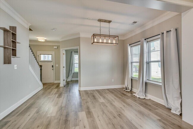 Building Photo - 627 Garland Trl