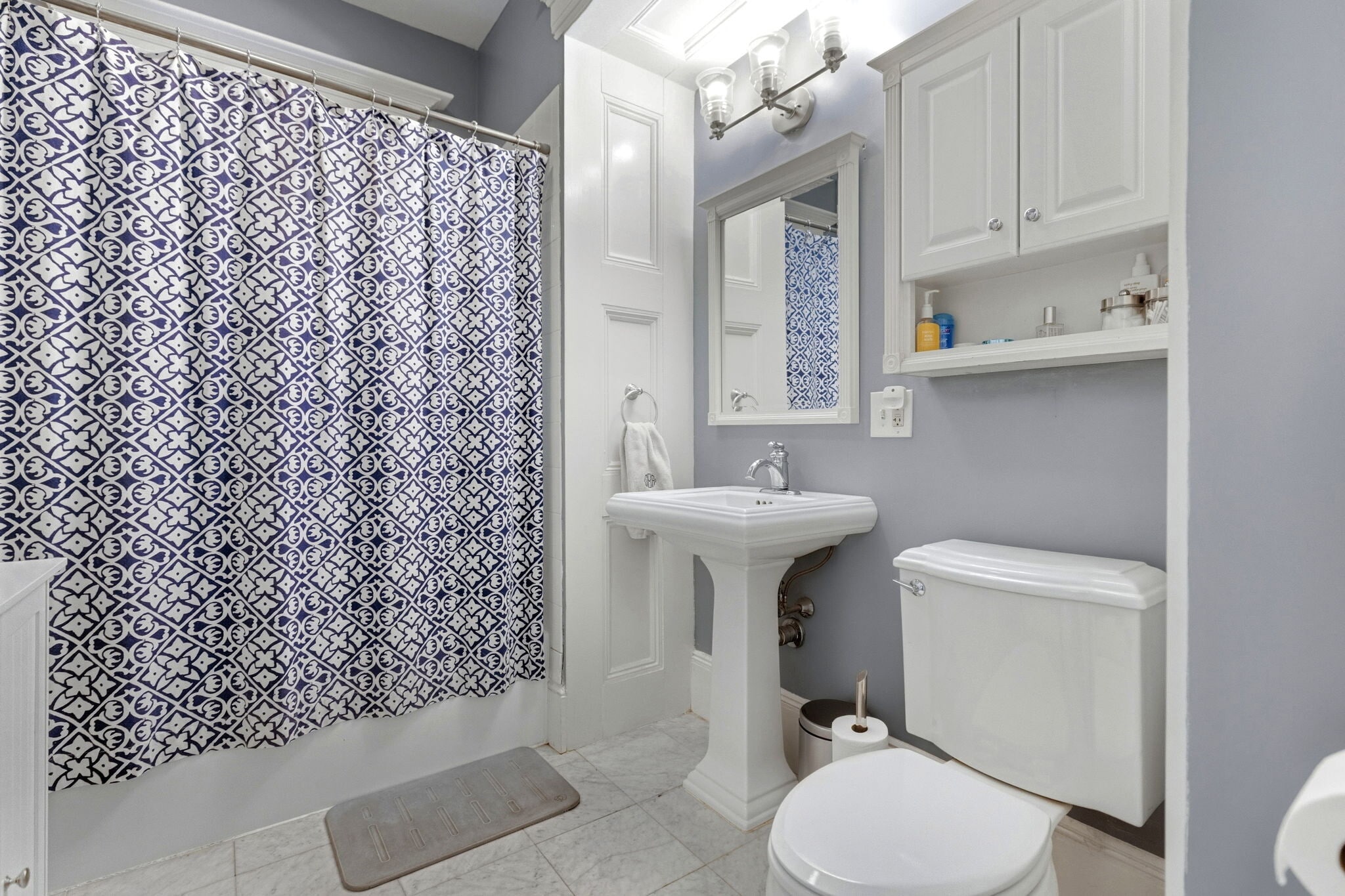 Building Photo - 722 E 2nd St