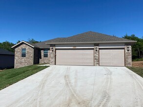 Building Photo - Brand New Home!!