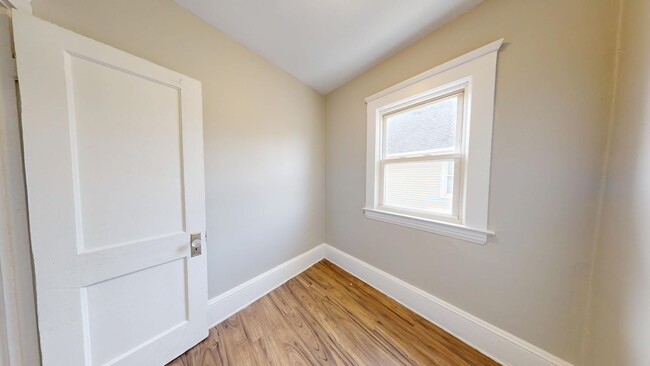 Building Photo - Lease to own! 5 bedroom/1 bath, Old Brooklyn.