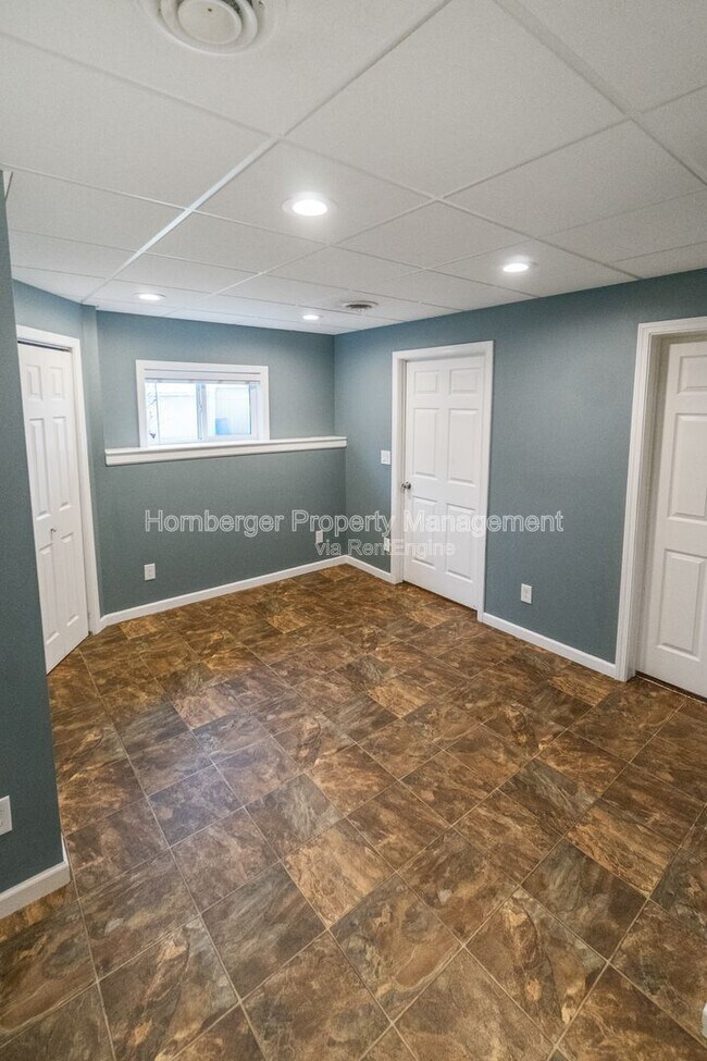 Building Photo - 2324 E South Crescent Ave