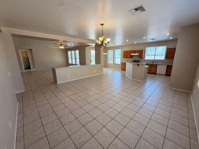 Building Photo - Spacious 3 Bedroom Single Story Peoria With A 3 Car Garage