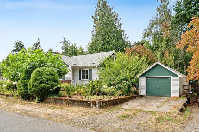 Building Photo - Amazing vintage 2-bdrm/2-bath Cully home—Giant garden, detached art studio, great location
