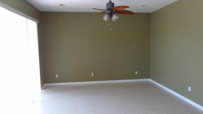 Building Photo - 5404 Sunseeker Blvd