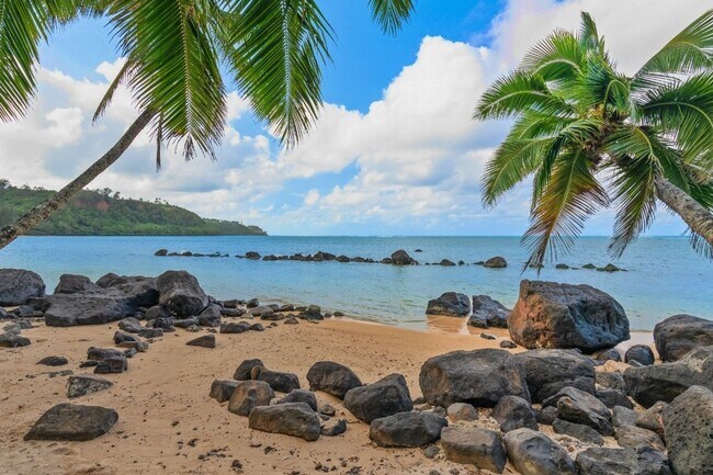 Building Photo - Furnished Anini Beach Front House 2 Bedroo...