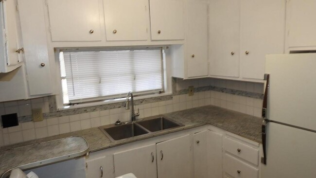 Building Photo - 700 S Hawthorne, #B