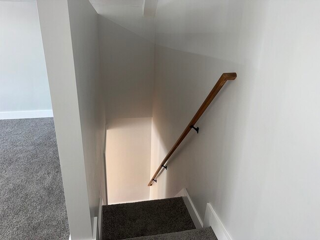 Building Photo - 25 Pine St