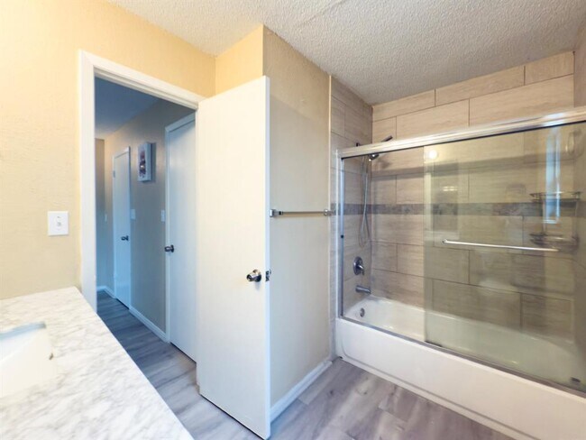 Building Photo - 6506 Briar Glade Dr