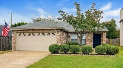 Building Photo - MOVE IN READY