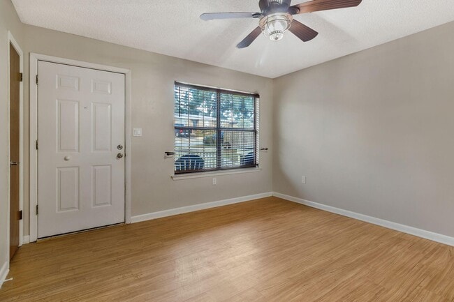 Building Photo - 400 31st St