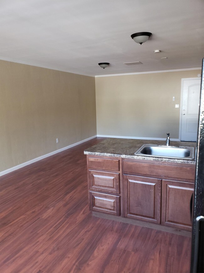 Building Photo - 2854 W Sylvania Ave