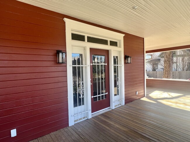 Building Photo - 2115 Johnson St