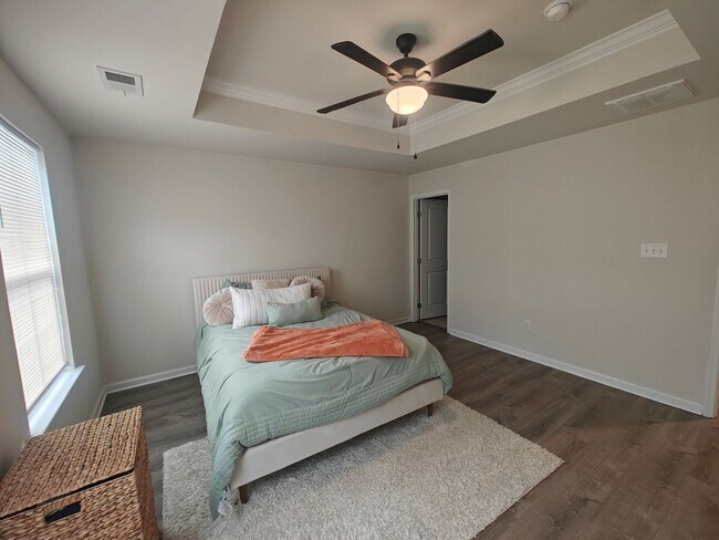 Building Photo - 3 bedroom townhome