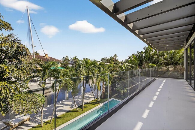 Building Photo - 620 Solar Isle Dr